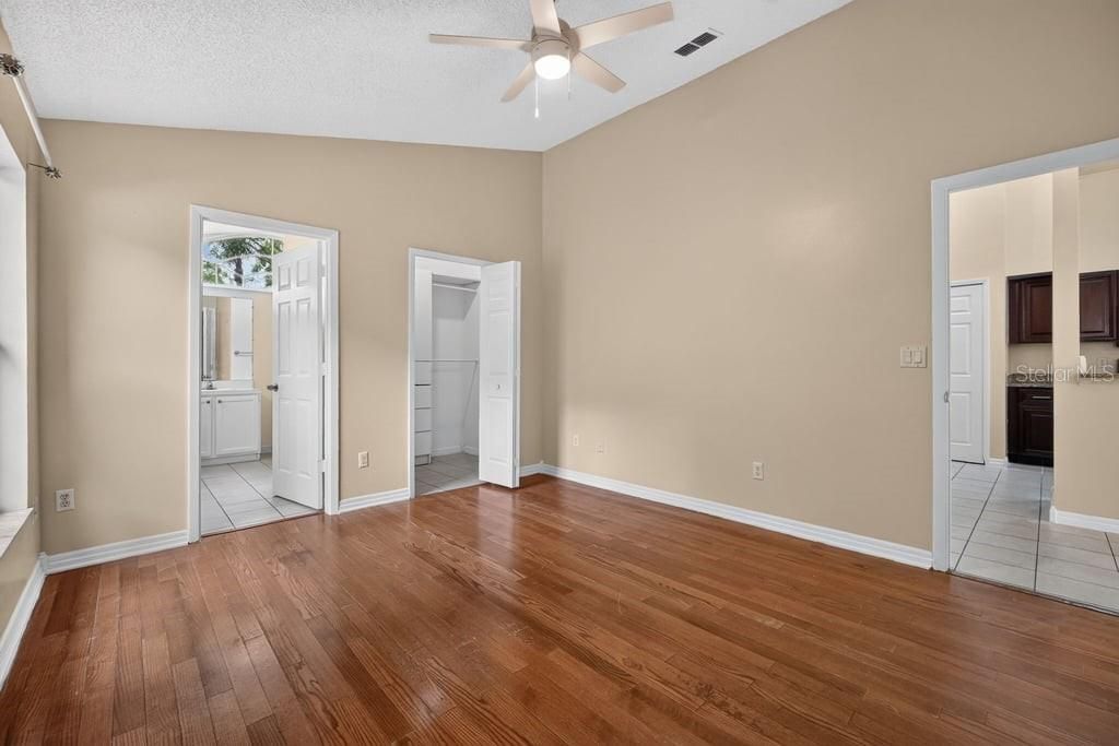 For Sale: $365,000 (4 beds, 2 baths, 1528 Square Feet)