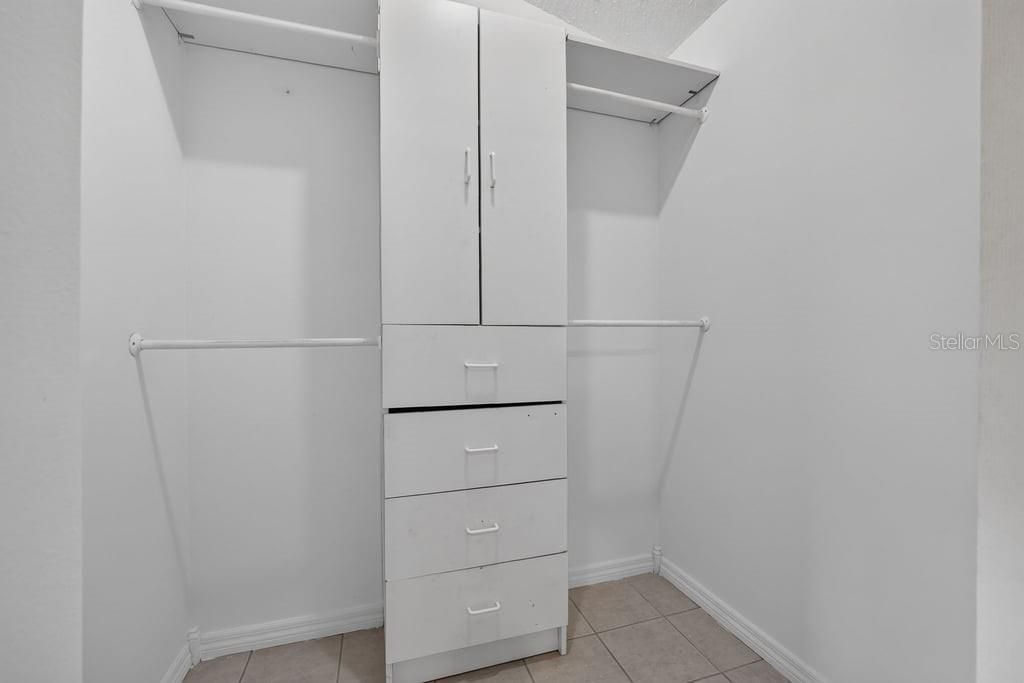 For Sale: $365,000 (4 beds, 2 baths, 1528 Square Feet)