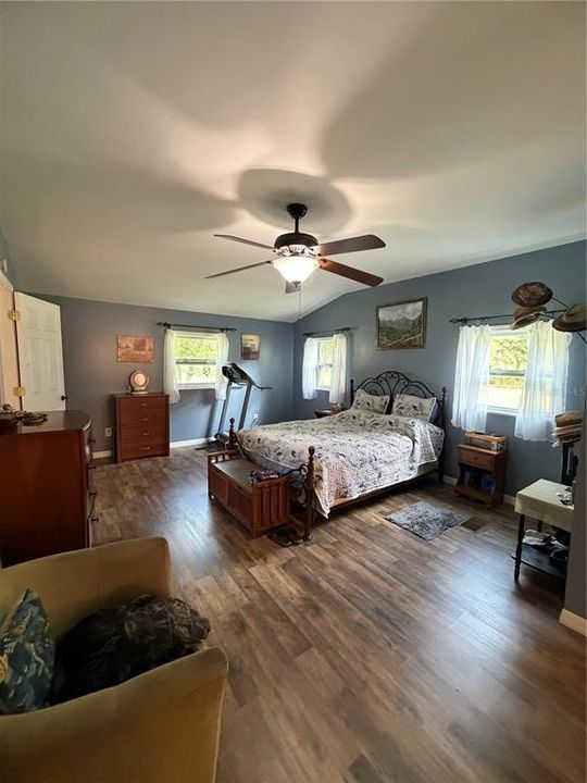 For Sale: $250,000 (3 beds, 2 baths, 1344 Square Feet)