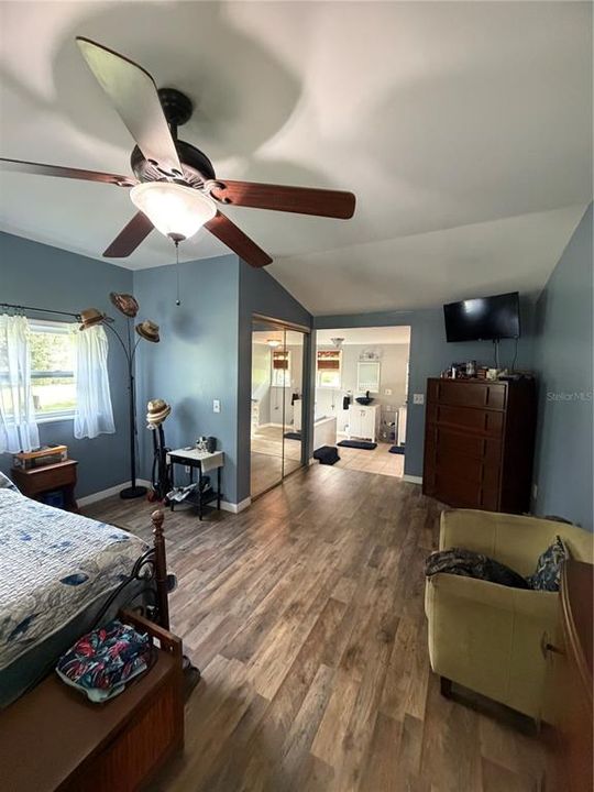 For Sale: $250,000 (3 beds, 2 baths, 1344 Square Feet)