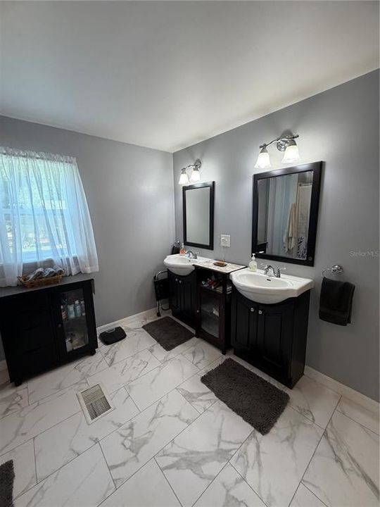 For Sale: $250,000 (3 beds, 2 baths, 1344 Square Feet)