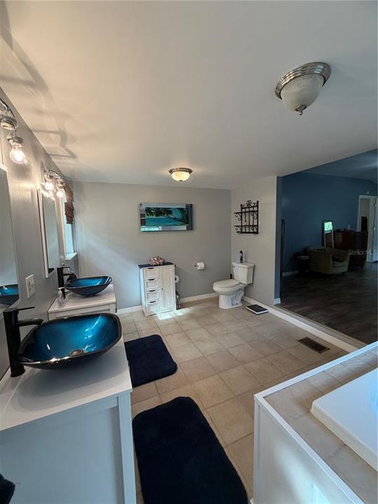 For Sale: $250,000 (3 beds, 2 baths, 1344 Square Feet)