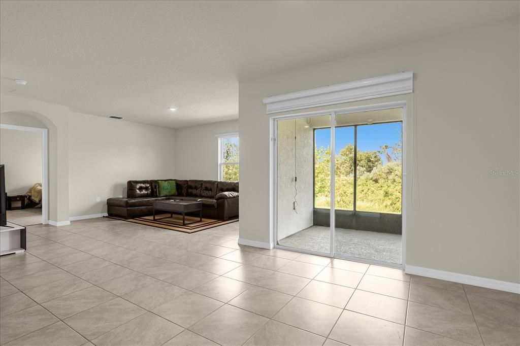 En Venta: $329,900 (4 camas, 2 baños, 1851 Pies cuadrados)
