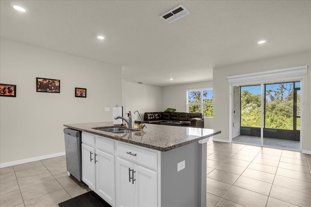 En Venta: $329,900 (4 camas, 2 baños, 1851 Pies cuadrados)