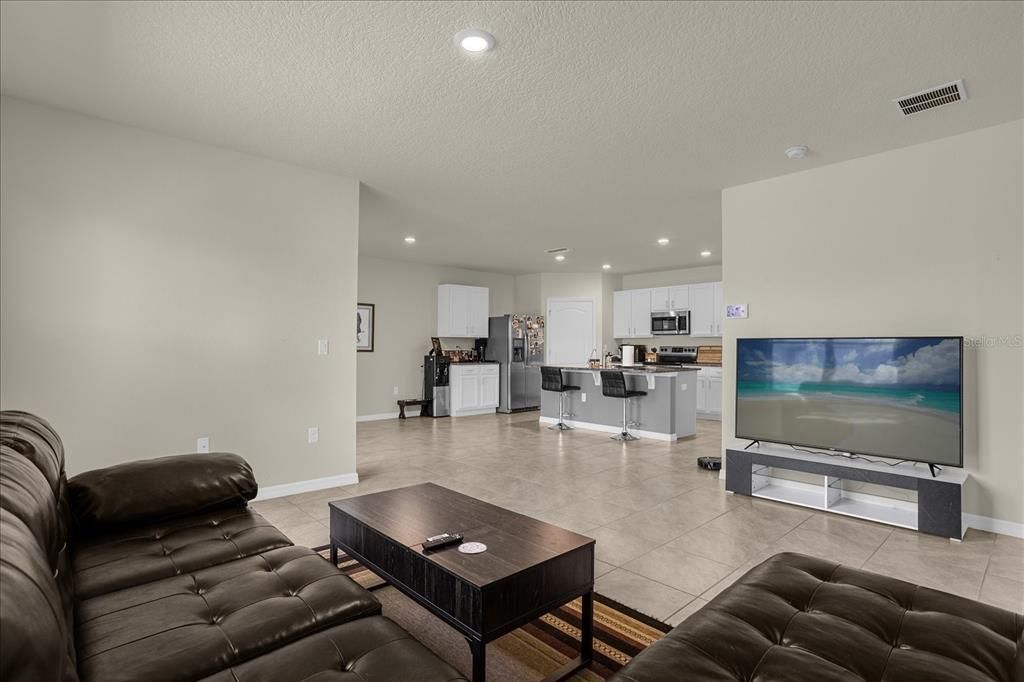 En Venta: $329,900 (4 camas, 2 baños, 1851 Pies cuadrados)