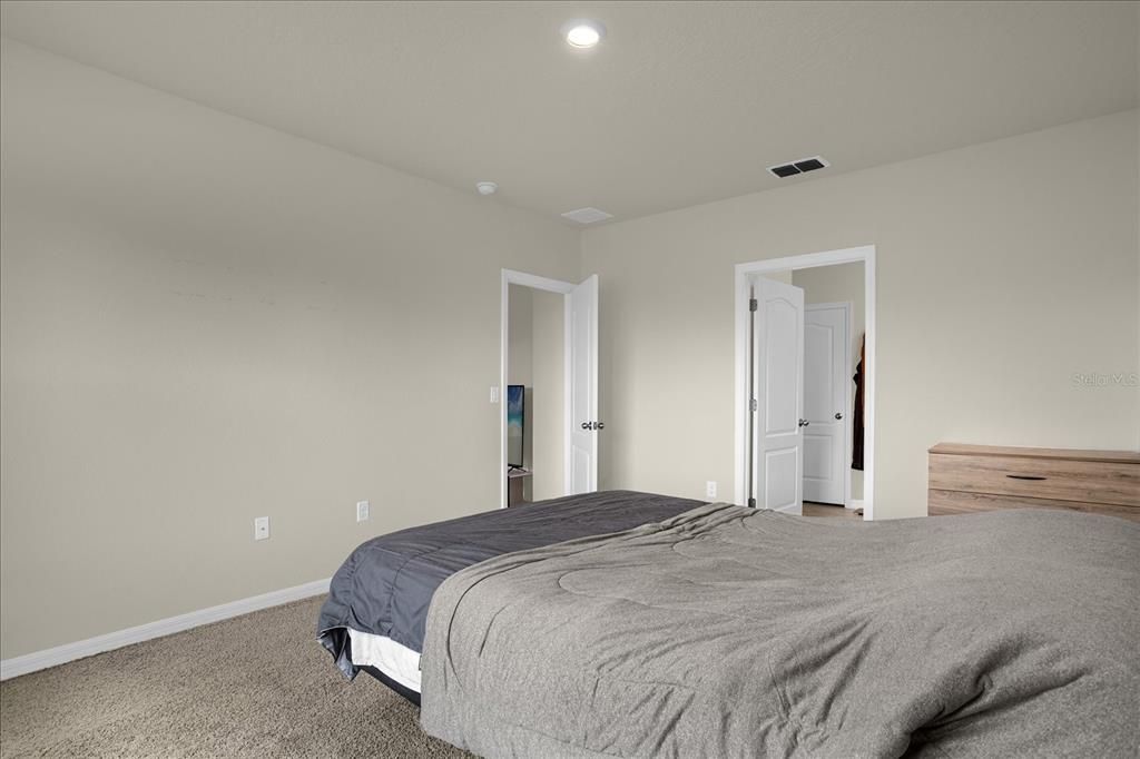 En Venta: $329,900 (4 camas, 2 baños, 1851 Pies cuadrados)