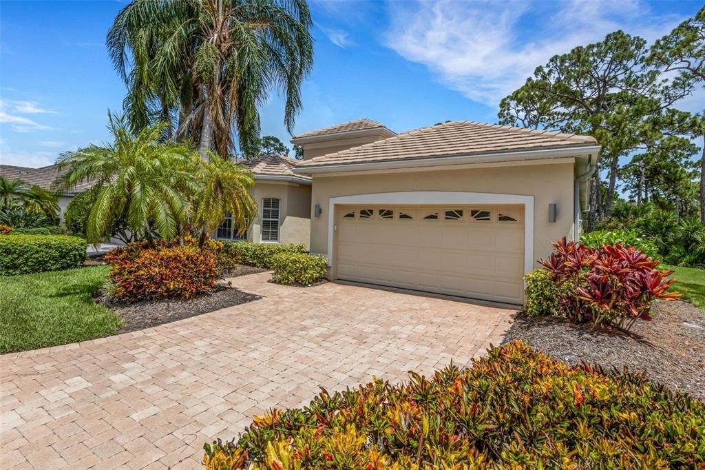 For Sale: $739,000 (3 beds, 2 baths, 2328 Square Feet)