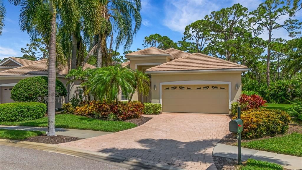 For Sale: $739,000 (3 beds, 2 baths, 2328 Square Feet)