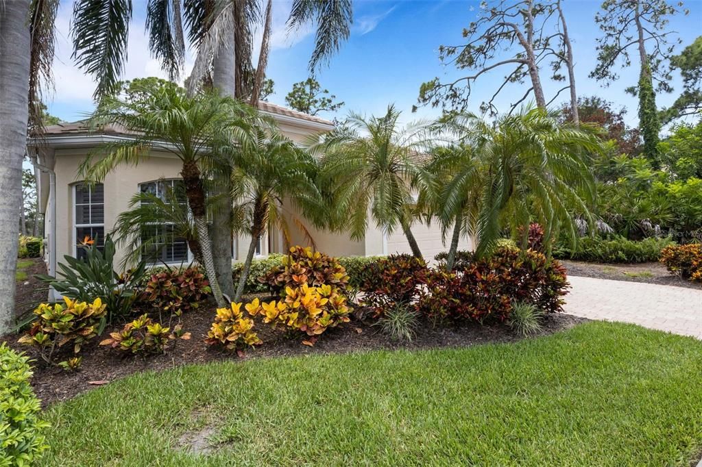 For Sale: $739,000 (3 beds, 2 baths, 2328 Square Feet)