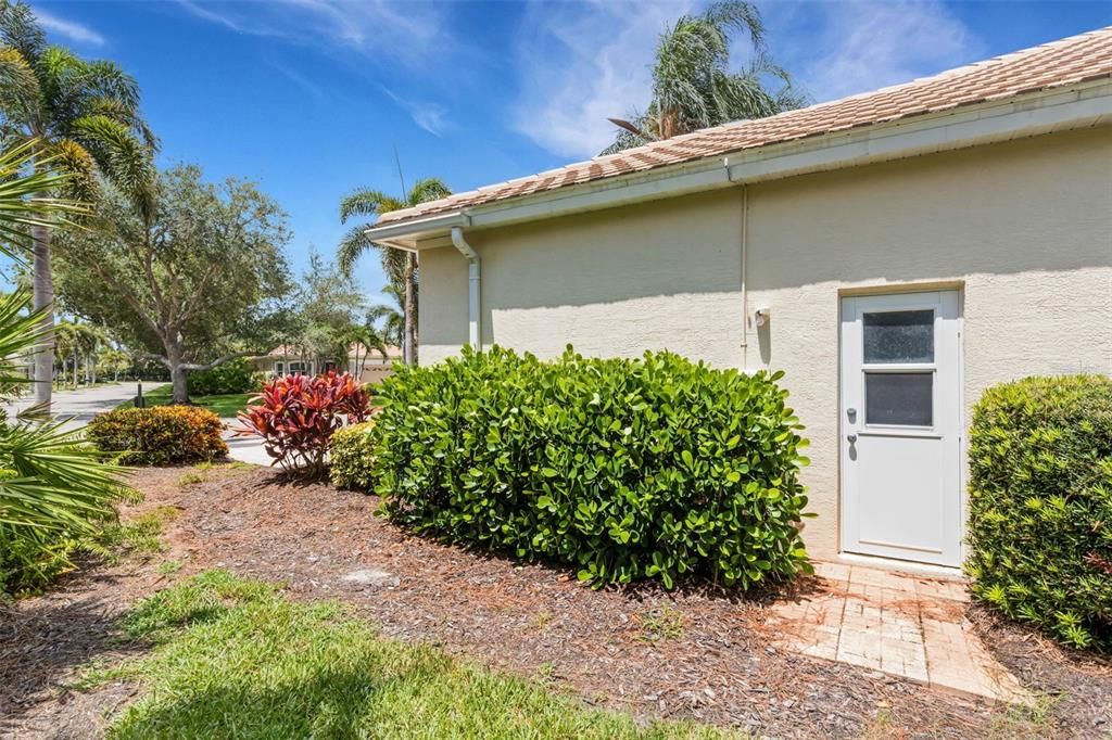 For Sale: $739,000 (3 beds, 2 baths, 2328 Square Feet)