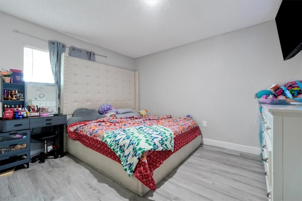 For Sale: $220,000 (3 beds, 2 baths, 1426 Square Feet)