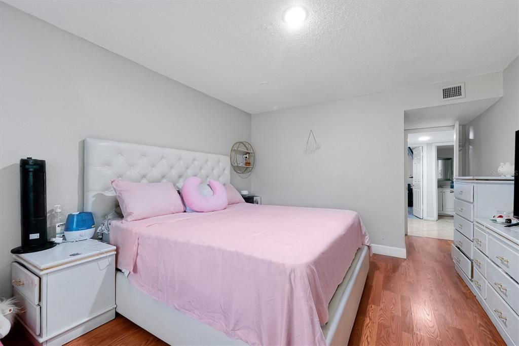 For Sale: $220,000 (3 beds, 2 baths, 1426 Square Feet)