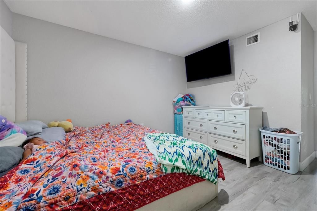 For Sale: $220,000 (3 beds, 2 baths, 1426 Square Feet)