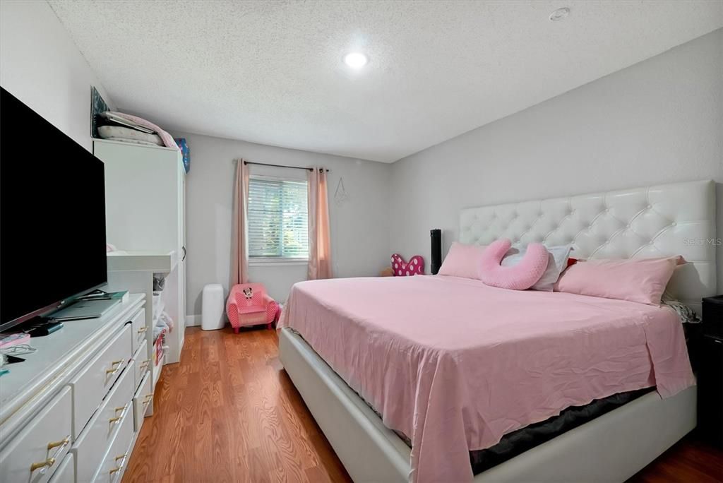 For Sale: $220,000 (3 beds, 2 baths, 1426 Square Feet)