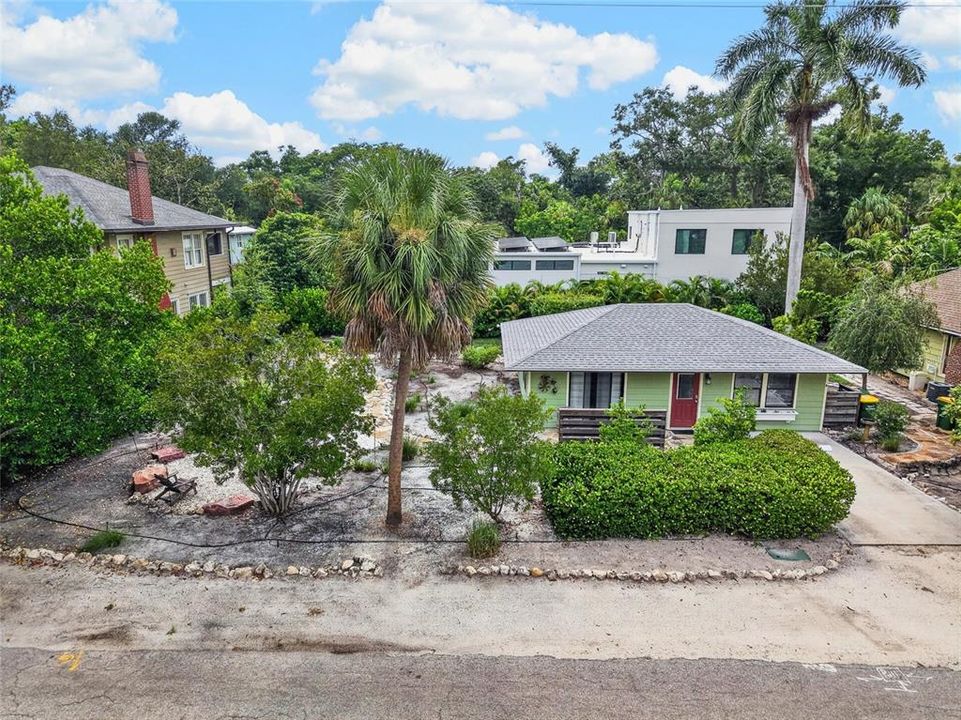 For Rent: $2,050 (1 beds, 1 baths, 800 Square Feet)