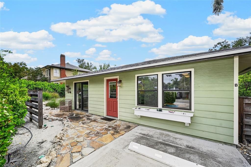 For Rent: $2,050 (1 beds, 1 baths, 800 Square Feet)