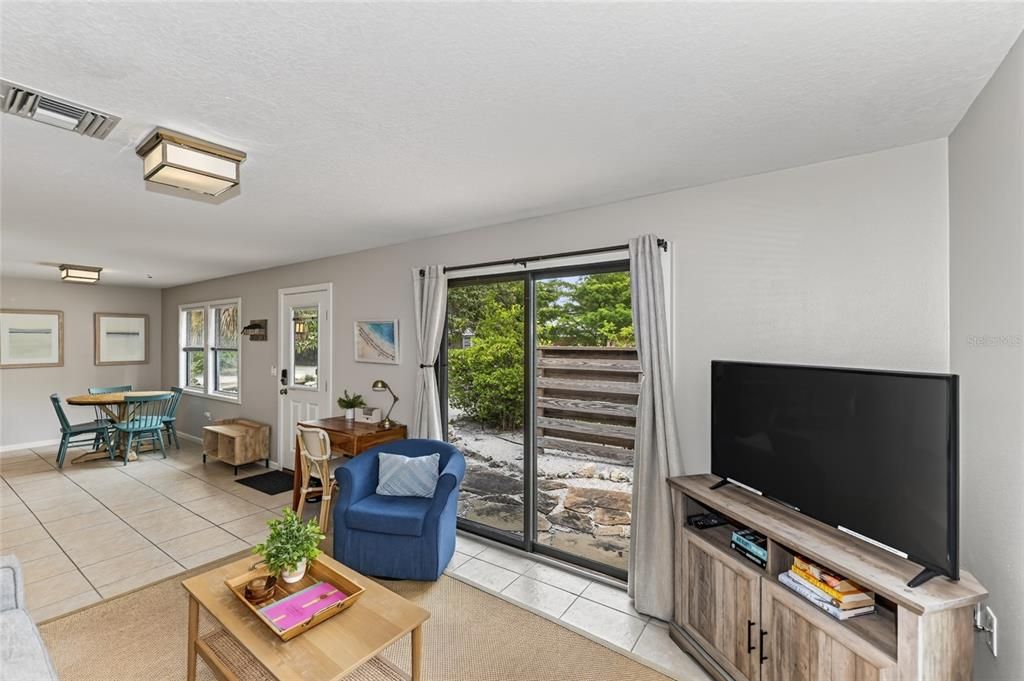 For Rent: $2,050 (1 beds, 1 baths, 800 Square Feet)