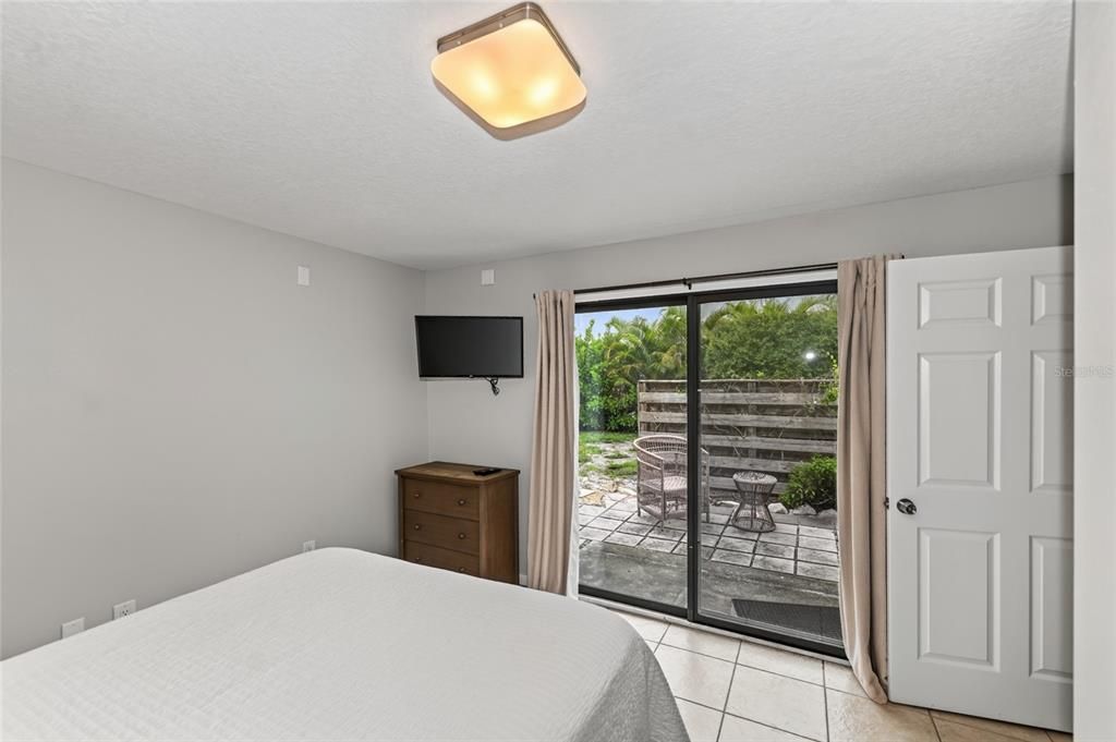 For Rent: $2,050 (1 beds, 1 baths, 800 Square Feet)