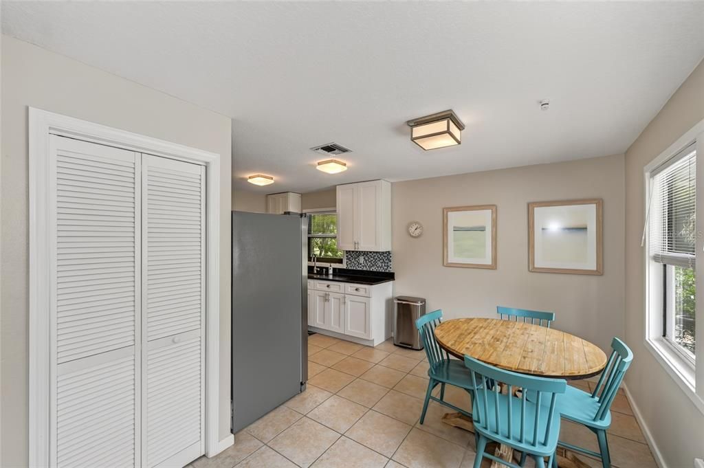 For Rent: $2,050 (1 beds, 1 baths, 800 Square Feet)