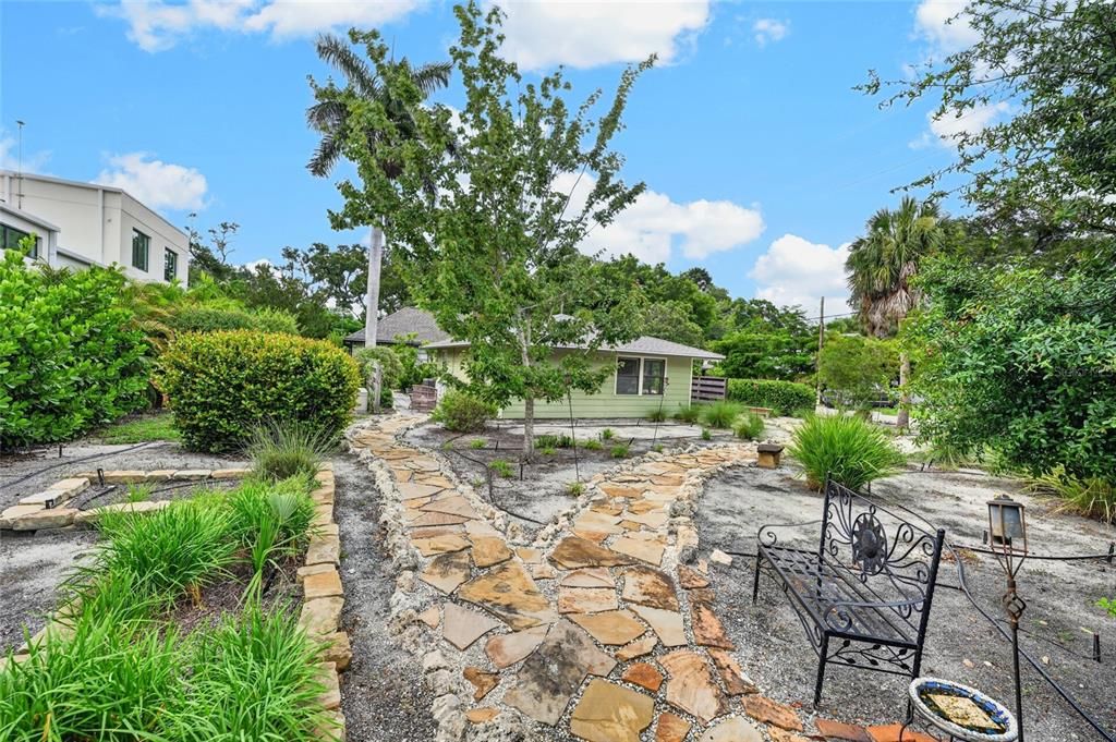 For Rent: $2,050 (1 beds, 1 baths, 800 Square Feet)