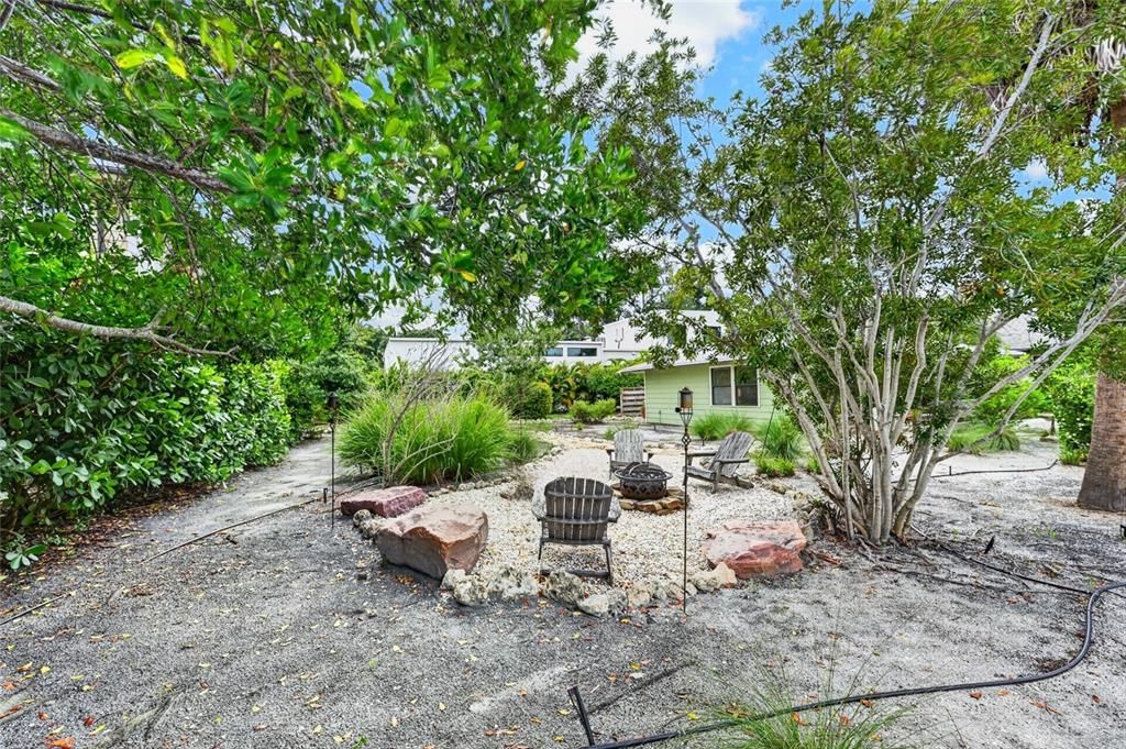 For Rent: $2,050 (1 beds, 1 baths, 800 Square Feet)