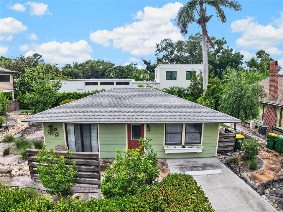 For Rent: $2,050 (1 beds, 1 baths, 800 Square Feet)
