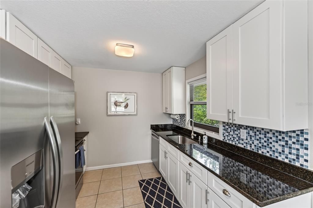 For Rent: $2,050 (1 beds, 1 baths, 800 Square Feet)