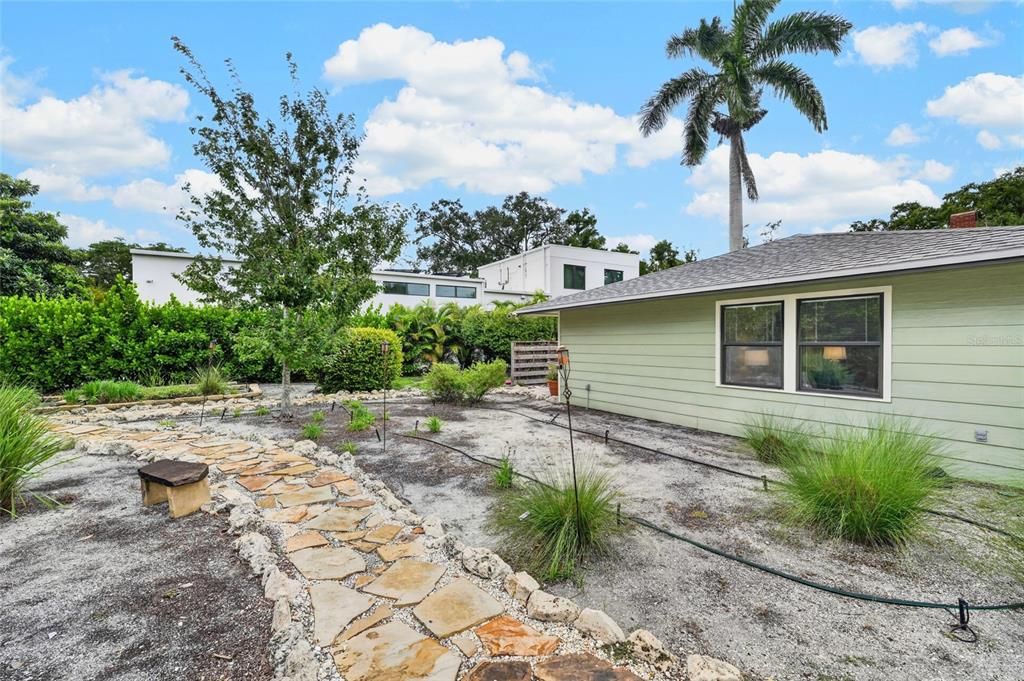 For Rent: $2,050 (1 beds, 1 baths, 800 Square Feet)