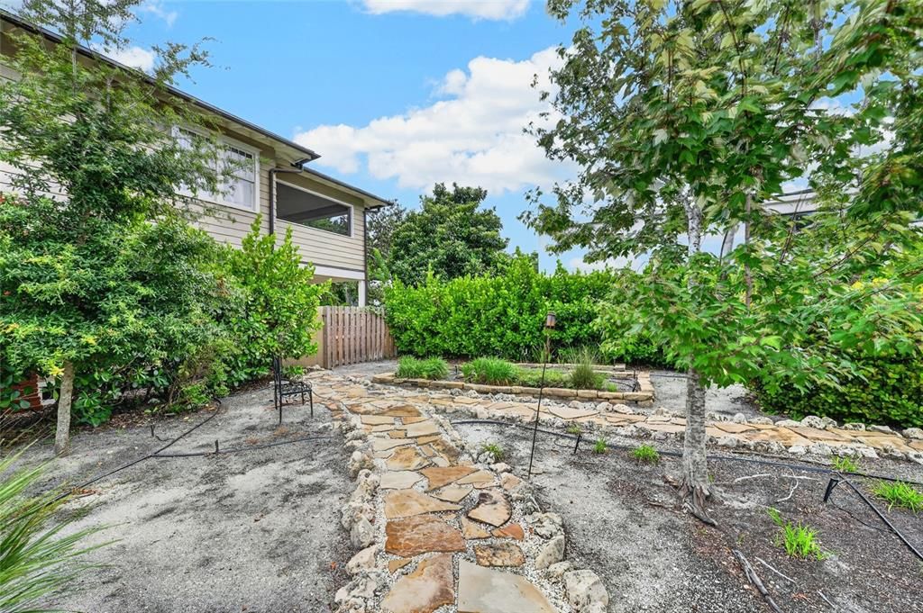 For Rent: $2,050 (1 beds, 1 baths, 800 Square Feet)