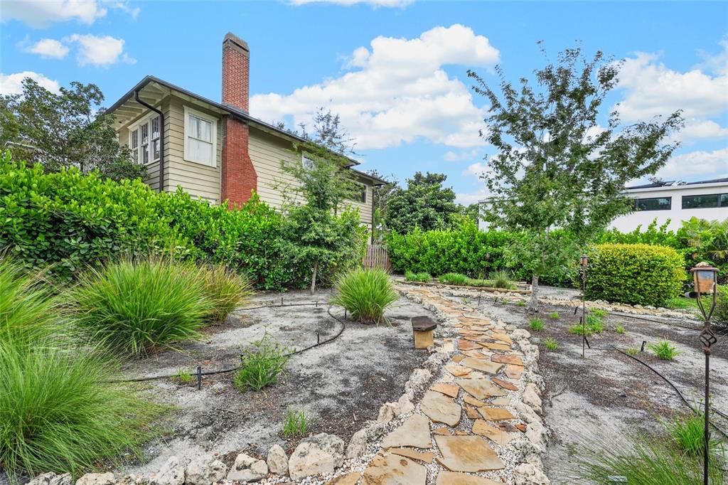 For Rent: $2,050 (1 beds, 1 baths, 800 Square Feet)