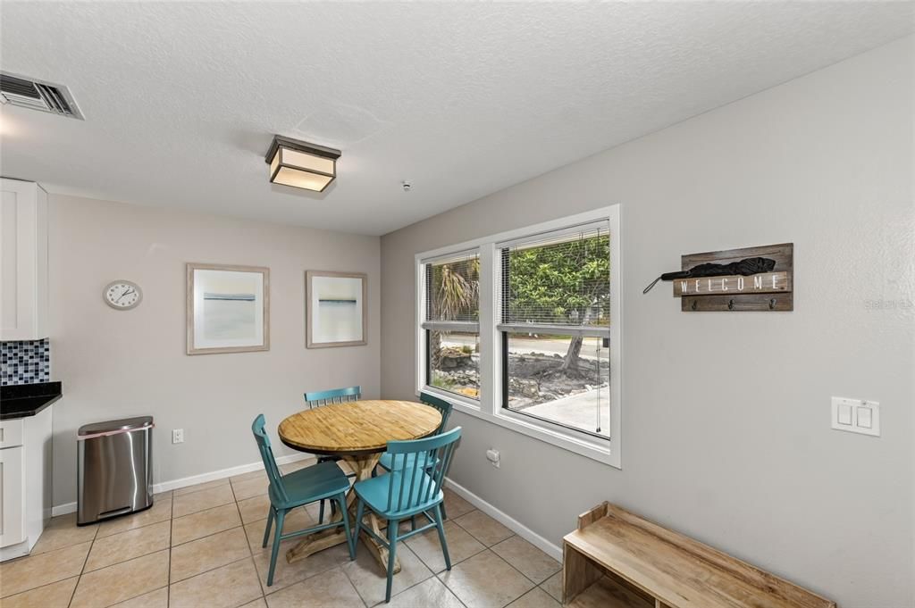 For Rent: $2,050 (1 beds, 1 baths, 800 Square Feet)