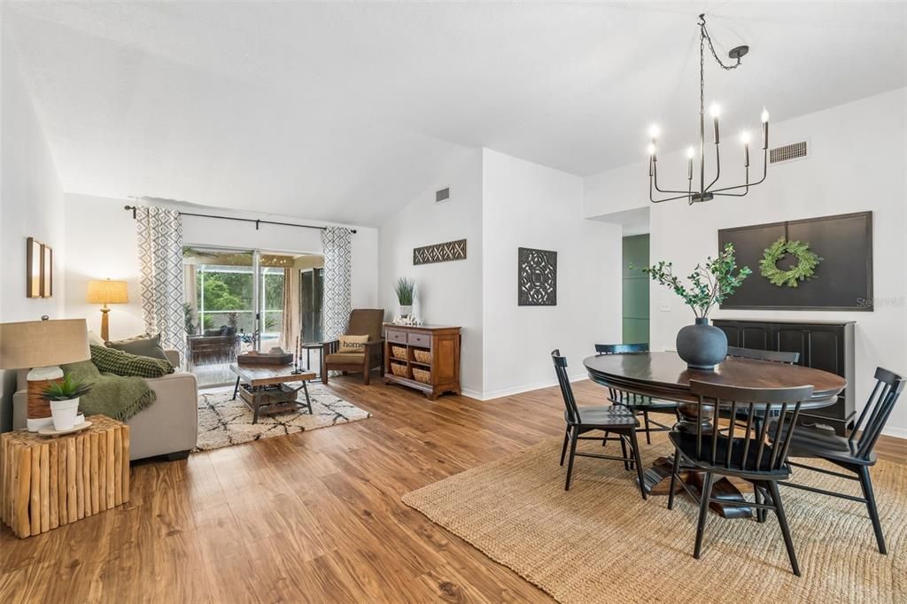 Activo con contrato: $550,000 (4 camas, 3 baños, 2271 Pies cuadrados)