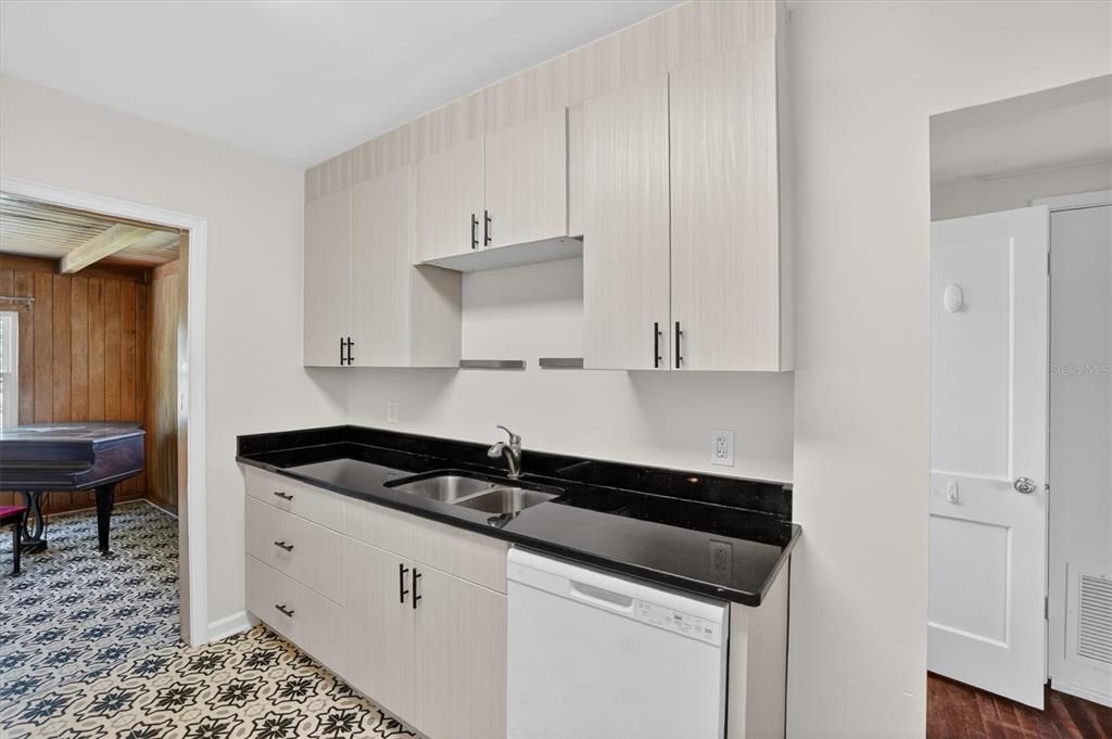 For Sale: $280,000 (3 beds, 1 baths, 1149 Square Feet)