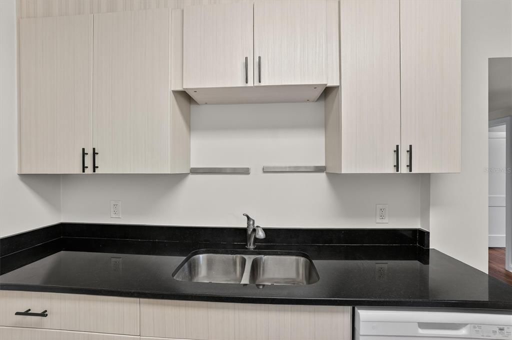 For Sale: $280,000 (3 beds, 1 baths, 1149 Square Feet)