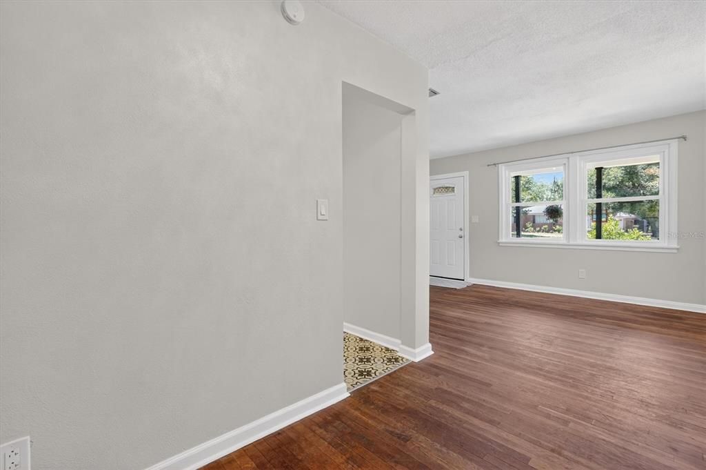 For Sale: $280,000 (3 beds, 1 baths, 1149 Square Feet)