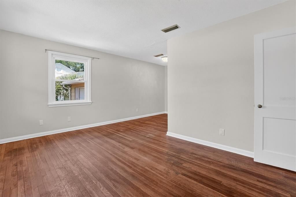 For Sale: $280,000 (3 beds, 1 baths, 1149 Square Feet)