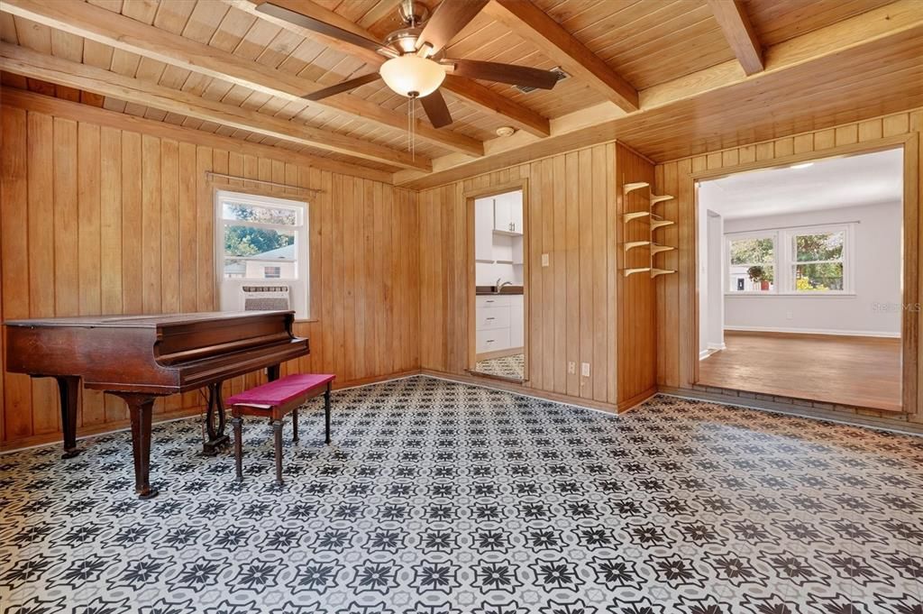 For Sale: $280,000 (3 beds, 1 baths, 1149 Square Feet)