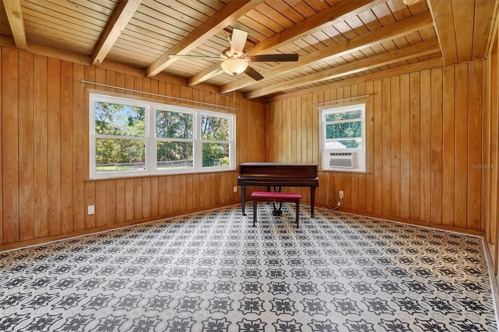 For Sale: $280,000 (3 beds, 1 baths, 1149 Square Feet)