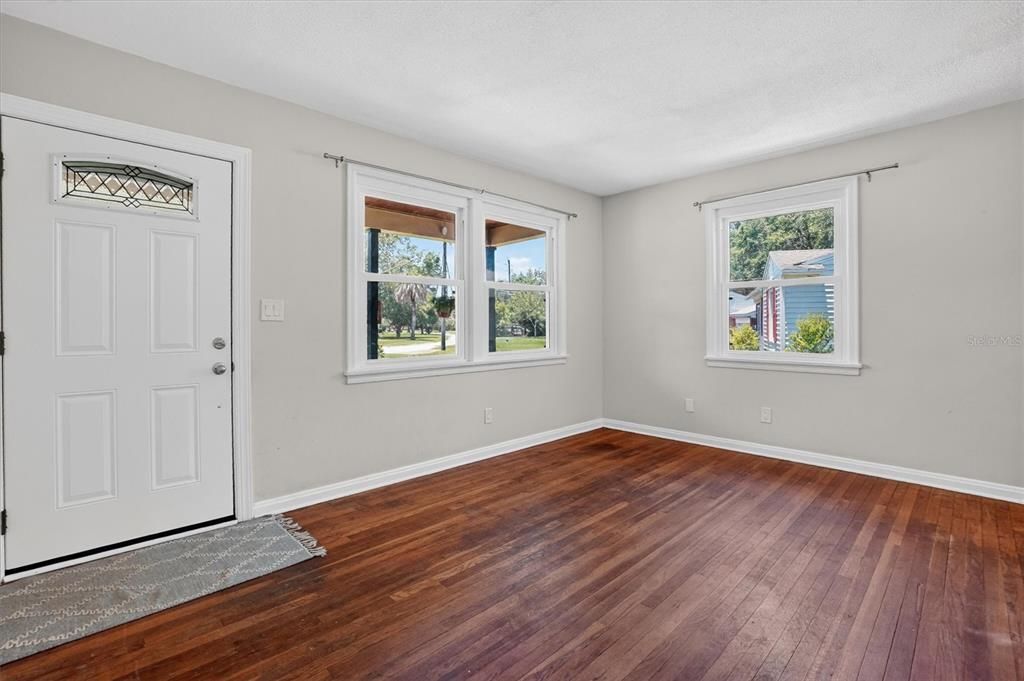 For Sale: $280,000 (3 beds, 1 baths, 1149 Square Feet)