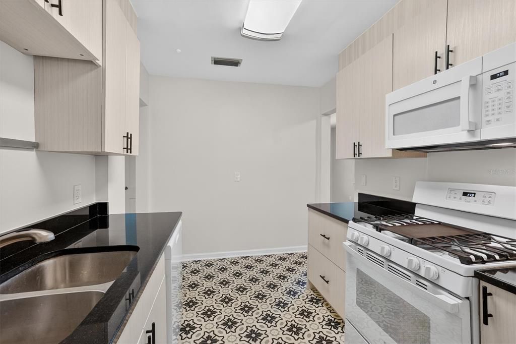 For Sale: $280,000 (3 beds, 1 baths, 1149 Square Feet)