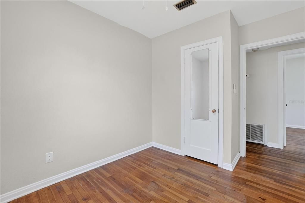For Sale: $280,000 (3 beds, 1 baths, 1149 Square Feet)