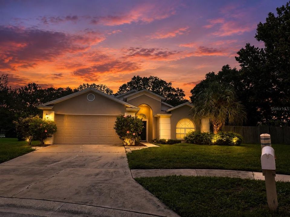 For Rent: $2,900 (4 beds, 2 baths, 1913 Square Feet)