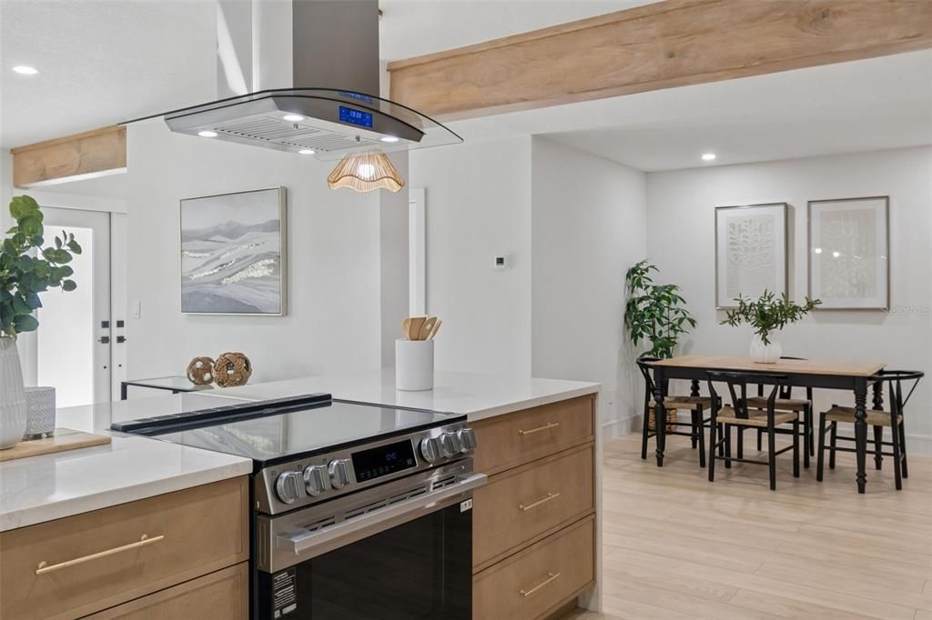 En Venta: $598,000 (3 camas, 2 baños, 2014 Pies cuadrados)
