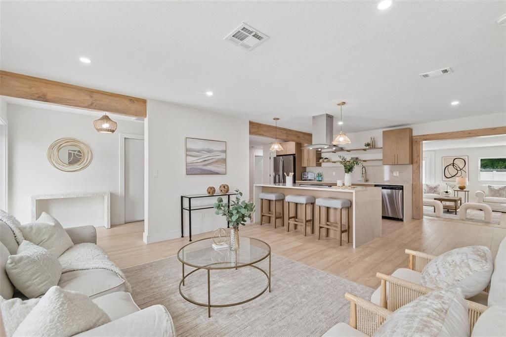 En Venta: $598,000 (3 camas, 2 baños, 2014 Pies cuadrados)