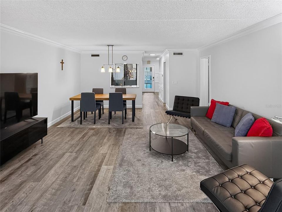 For Rent: $2,500 (2 beds, 2 baths, 1294 Square Feet)