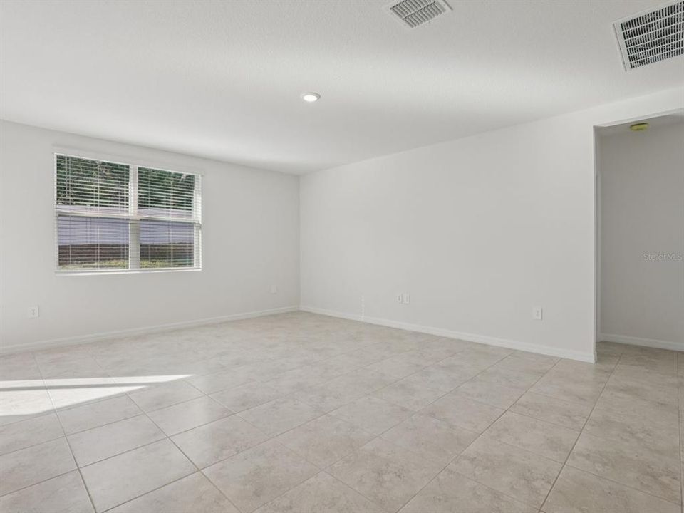 En Venta: $415,000 (4 camas, 3 baños, 1988 Pies cuadrados)