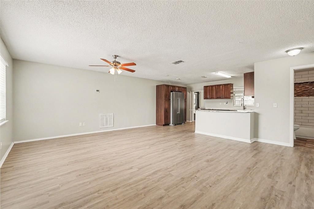 En Venta: $249,900 (3 camas, 2 baños, 1048 Pies cuadrados)