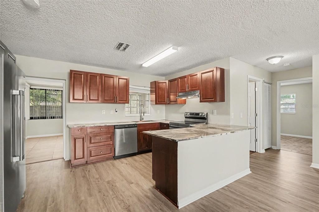 En Venta: $249,900 (3 camas, 2 baños, 1048 Pies cuadrados)