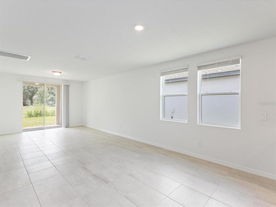 En Venta: $405,000 (3 camas, 2 baños, 1695 Pies cuadrados)