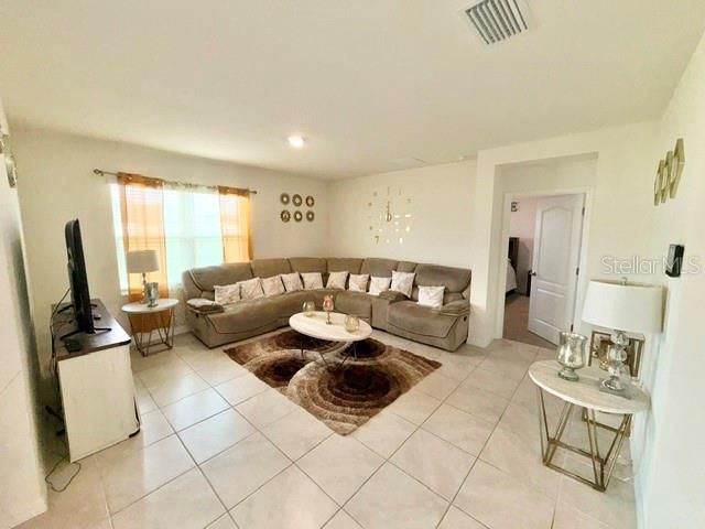 For Rent: $2,695 (4 beds, 2 baths, 1824 Square Feet)